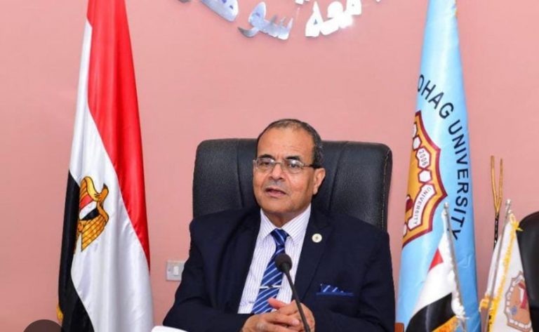 في عيد ميلاده .. رئيس جامعة سوهاج يهنئ الرئيس السيسي ببدء عاماً جديداً من الإنجازات لتحقيق النهضة التنموية الشاملة وبناء الجمهورية الجديدة