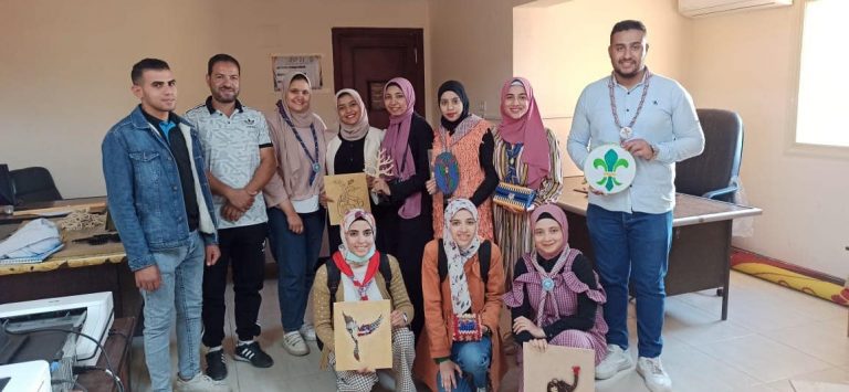 جوالة جامعة سوهاج تنظم ورشة فنية لمختلف أعمال الرسم وفن التطريز