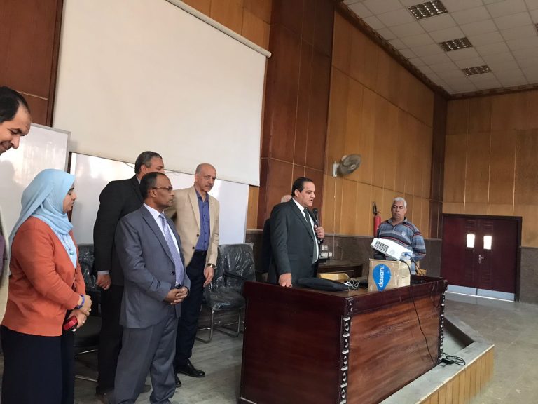 👆 جوانب من اللقاء التثقيفي حول موضوع محو الامية وتعليم الكبار الذي تم اليوم بكلية التجارة