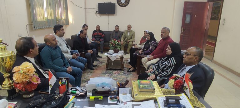السيد الأستاذ الدكتور/ محمد الصغير أبوزهاد عميد الكلية يعقد اجتماعاً مع مديري الإدارات لدعم الانتخابات الرئاسية