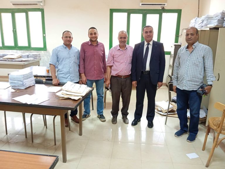 عميد الكلية يتابع أعمال الكنترولات لضمان جودة الأداء ودقة الإنجاز