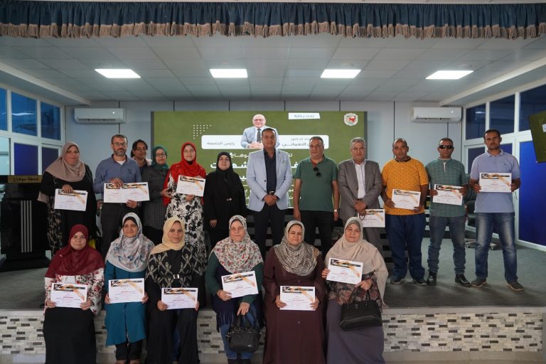 برعاية رئيس جامعة سوهاج.. تكريم أعضاء الجهاز الإداري بكلية التجارة بعد اجتيازهم برامج تدريبية متخصصة لتعزيز التميز المؤسسي ورفع كفاءة الأداء
